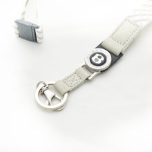 Laden Sie das Bild in den Galerie-Viewer, Bentley 2 in 1 Schlüsselanhänger in 3 Farben erhältlich (weiß/rot/blau)